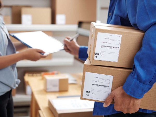 parcel-delivery-service-W986JQL